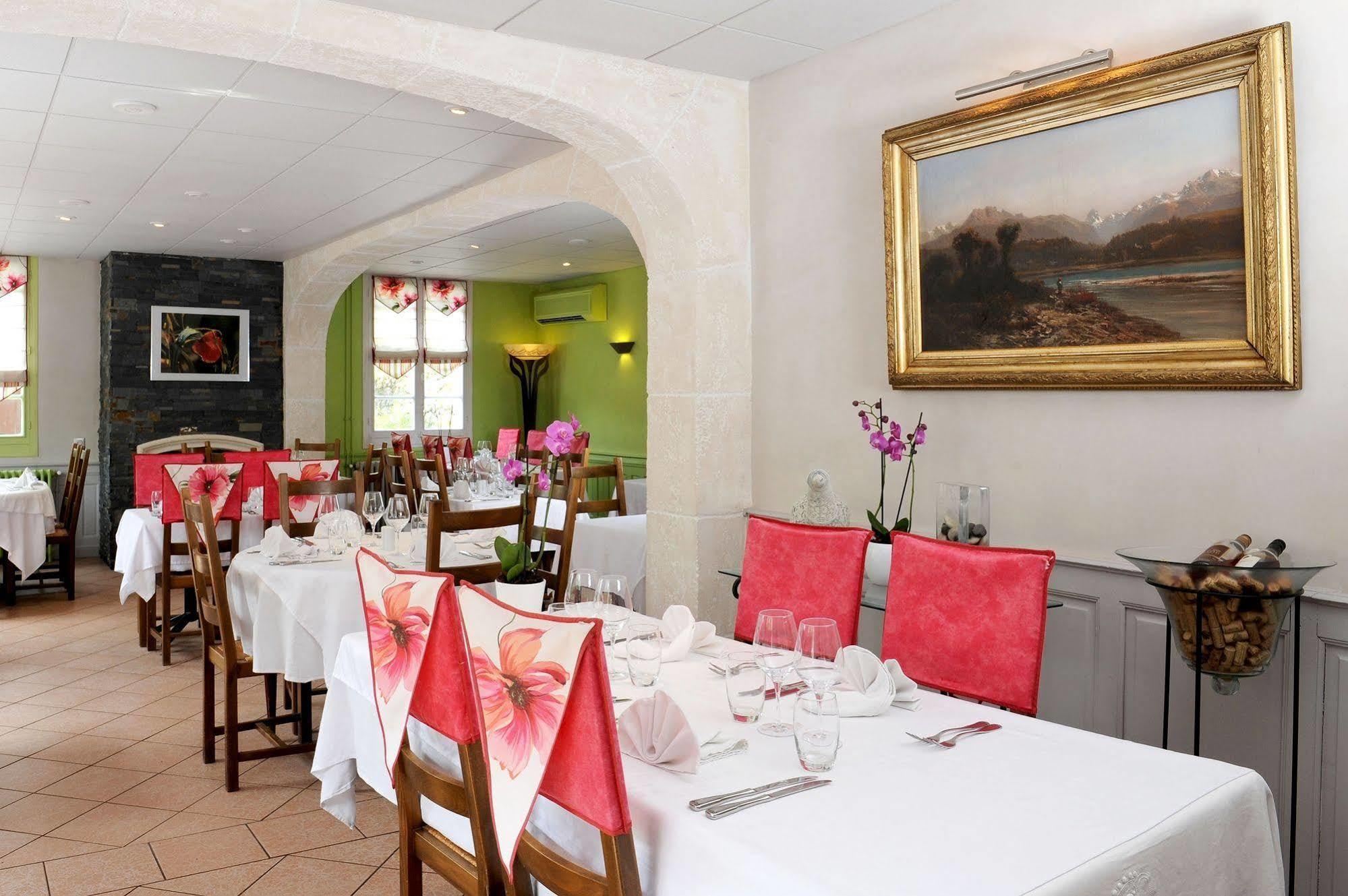 Logis Hotel L'Ayguelade Bielle Exteriér fotografie