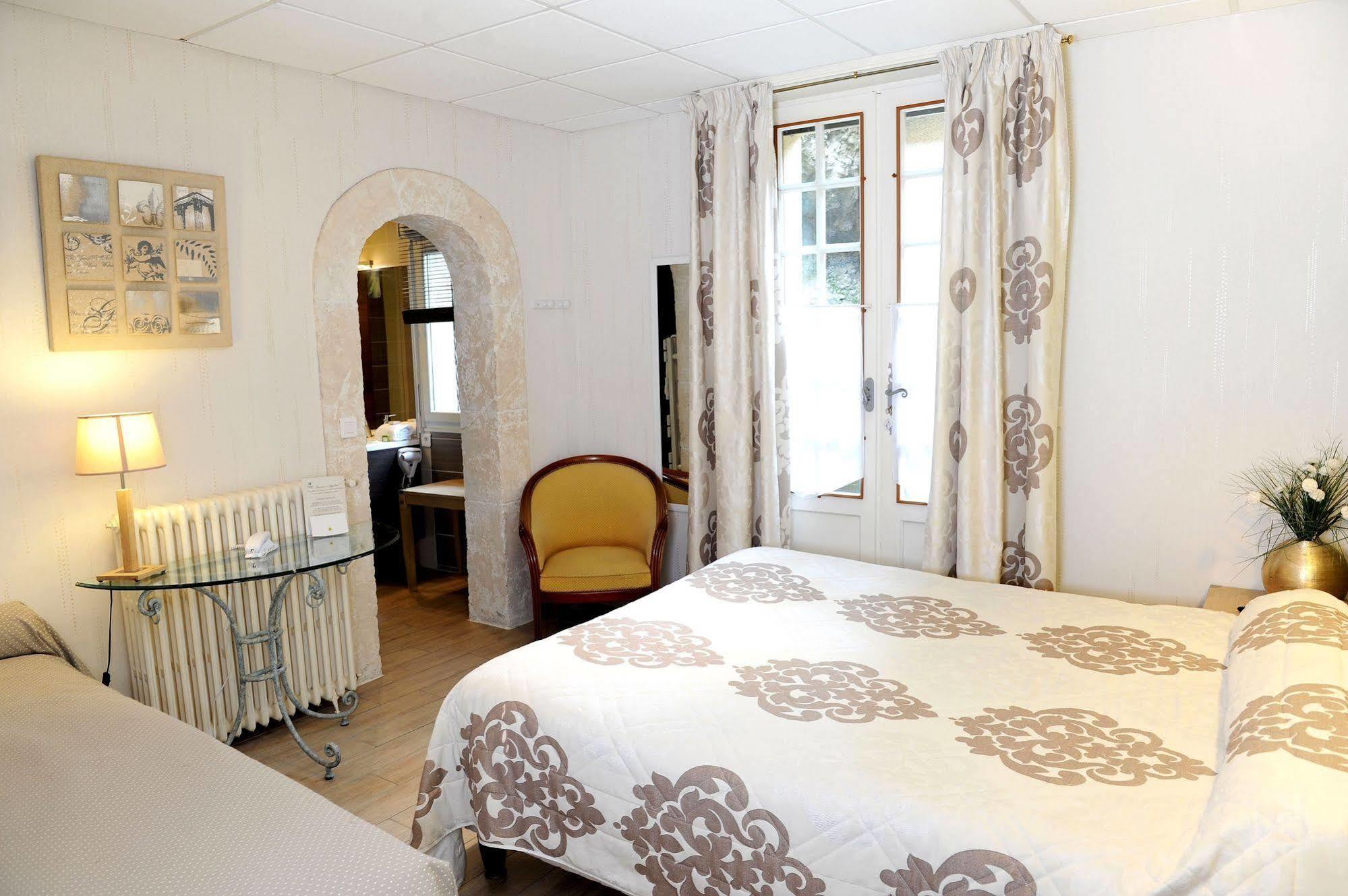 Logis Hotel L'Ayguelade Bielle Exteriér fotografie