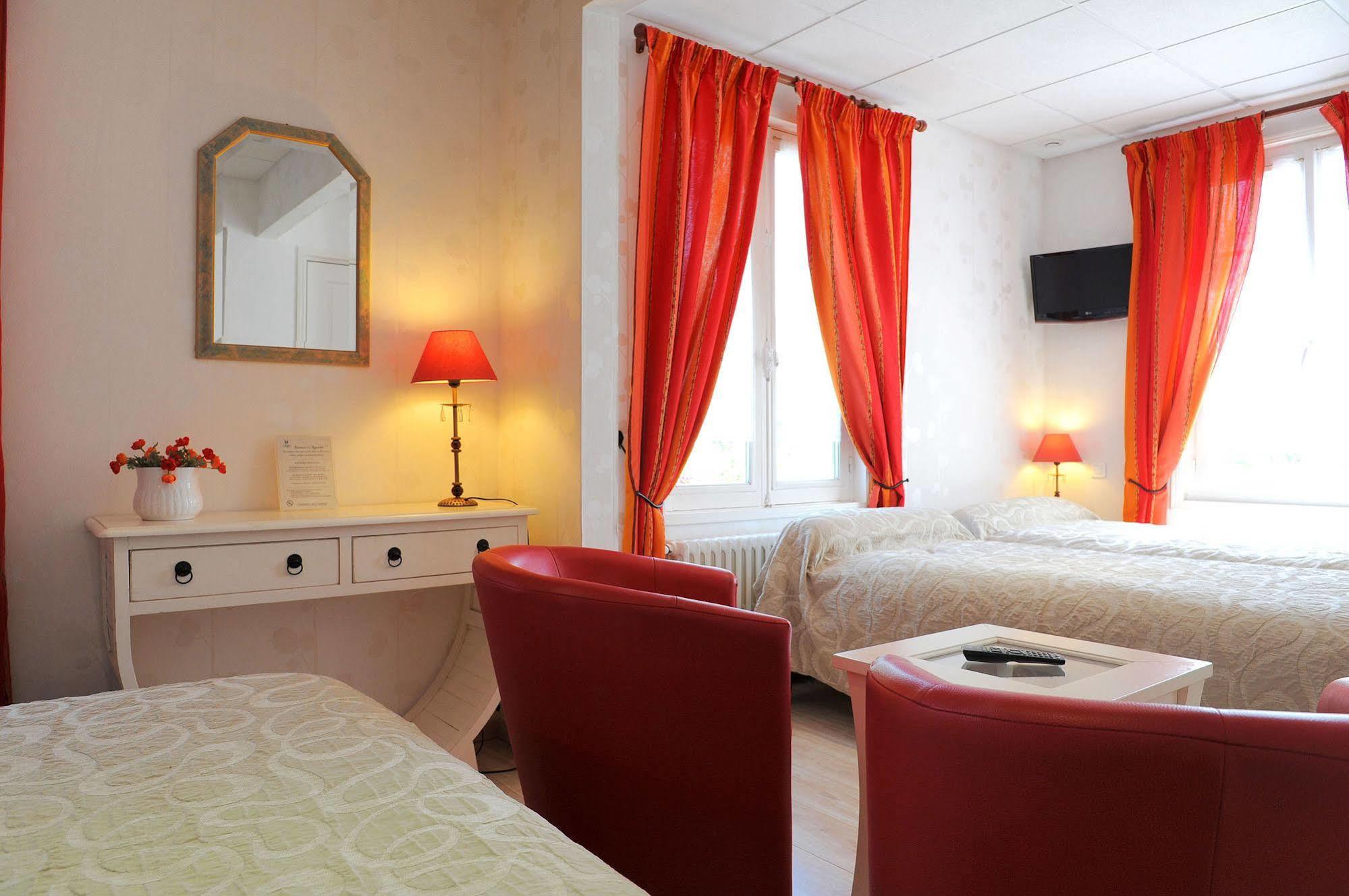 Logis Hotel L'Ayguelade Bielle Exteriér fotografie