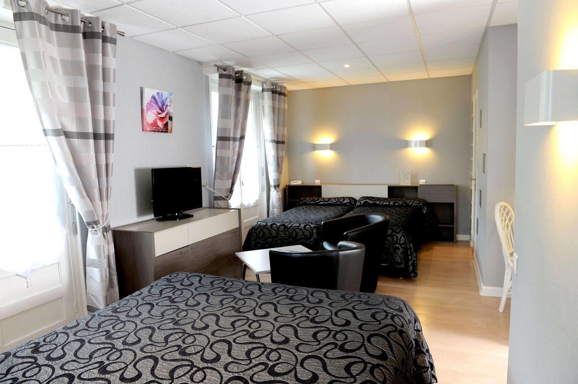 Logis Hotel L'Ayguelade Bielle Exteriér fotografie