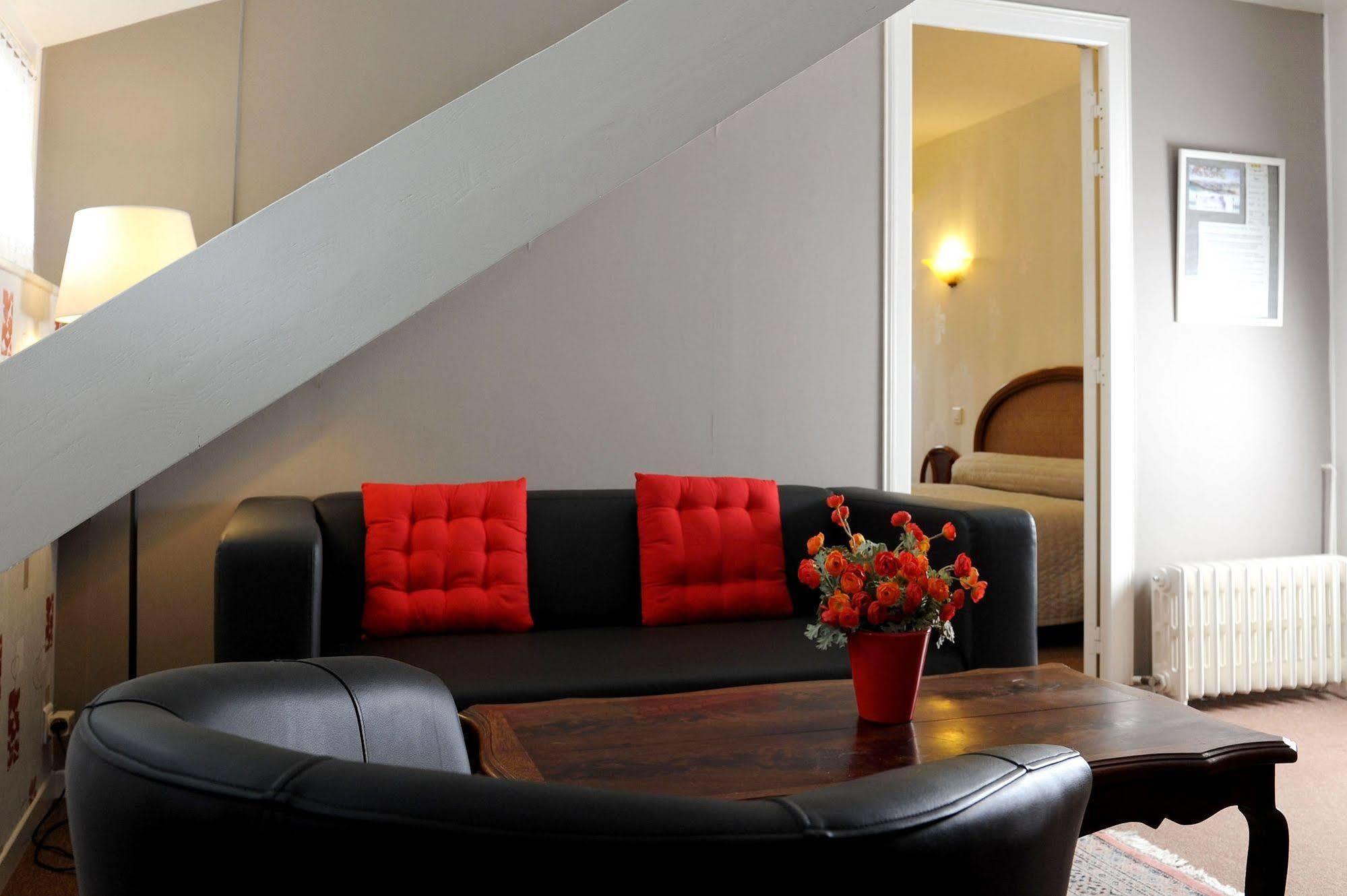 Logis Hotel L'Ayguelade Bielle Exteriér fotografie