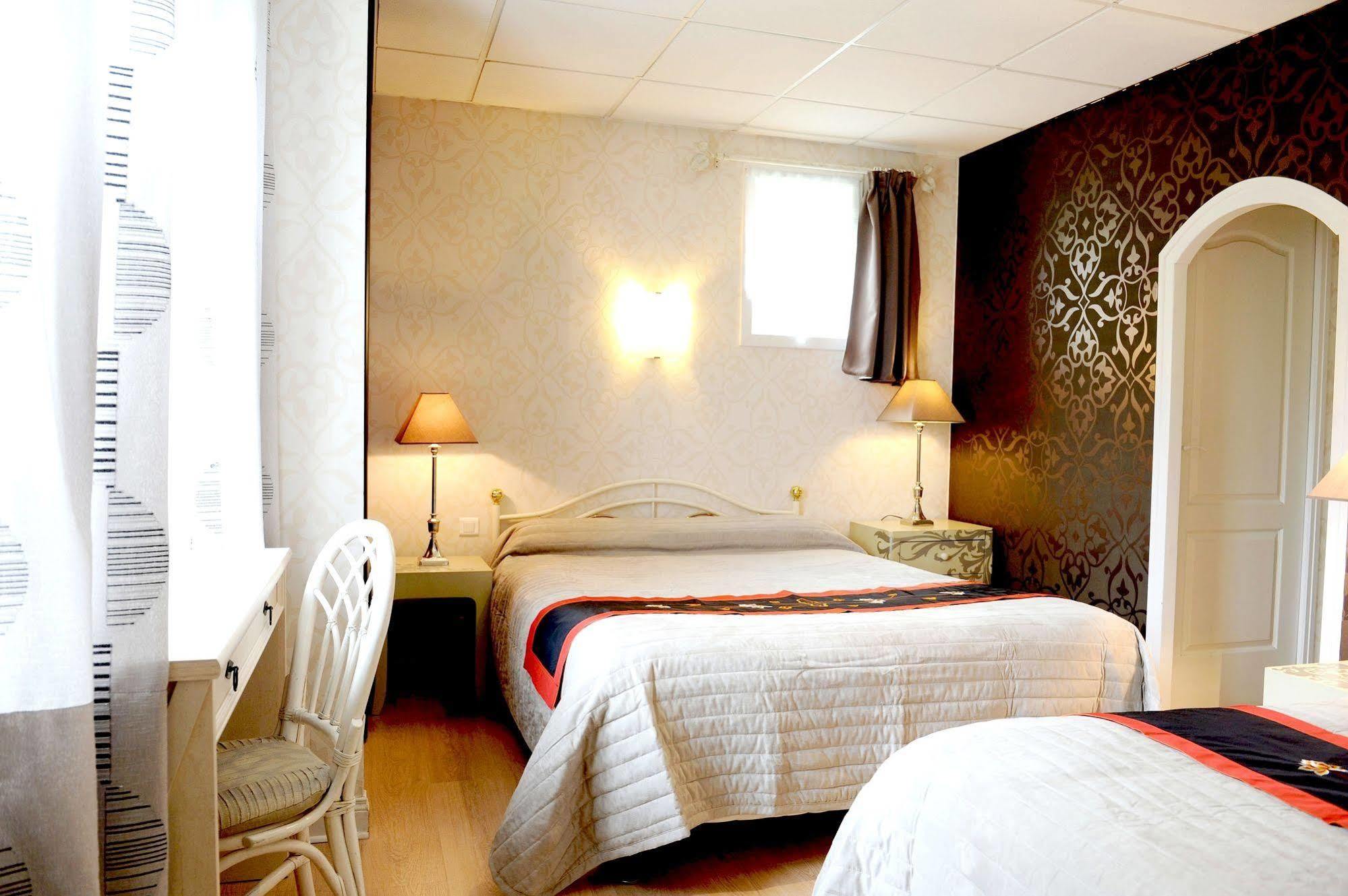 Logis Hotel L'Ayguelade Bielle Exteriér fotografie