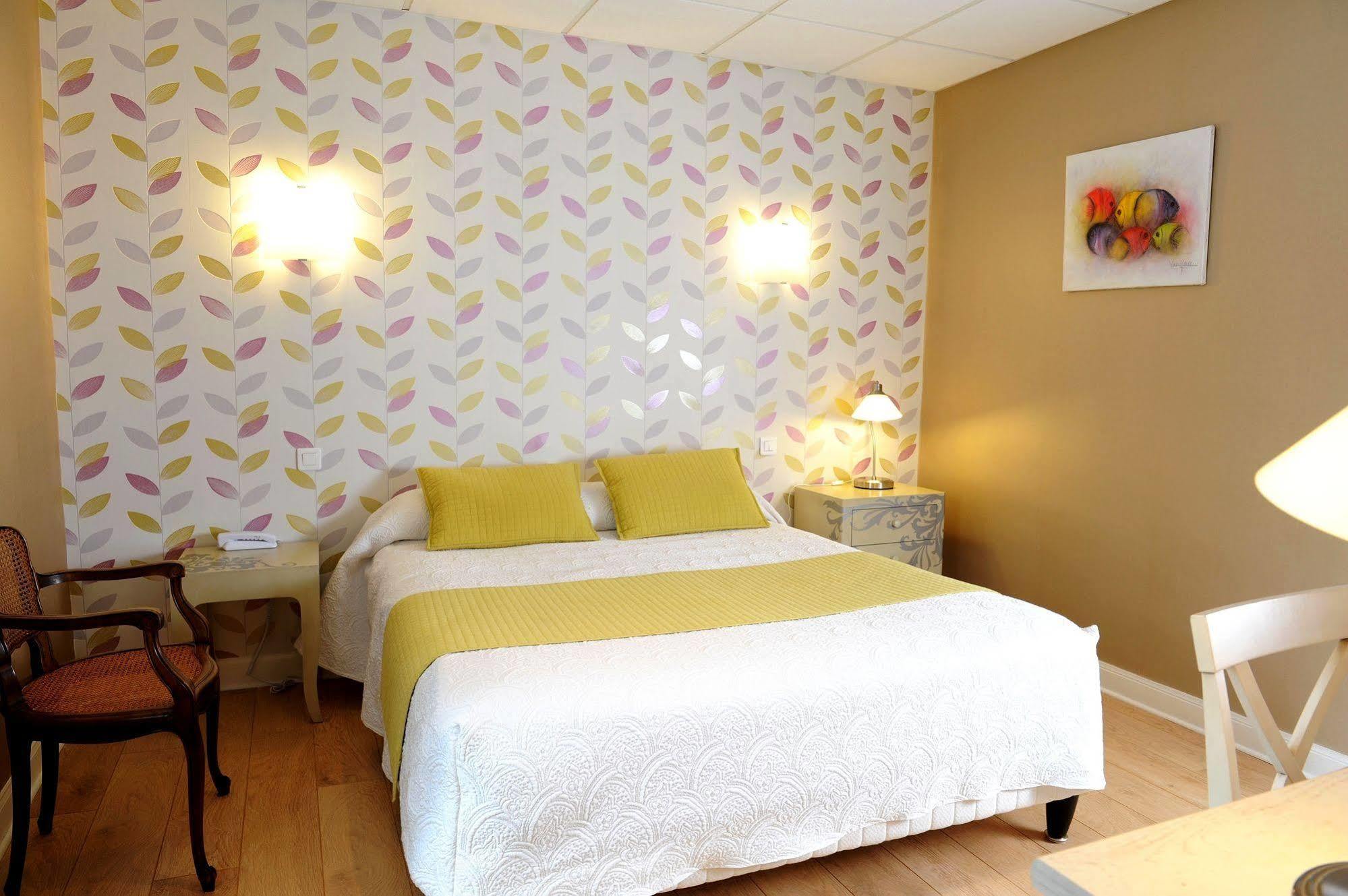 Logis Hotel L'Ayguelade Bielle Exteriér fotografie