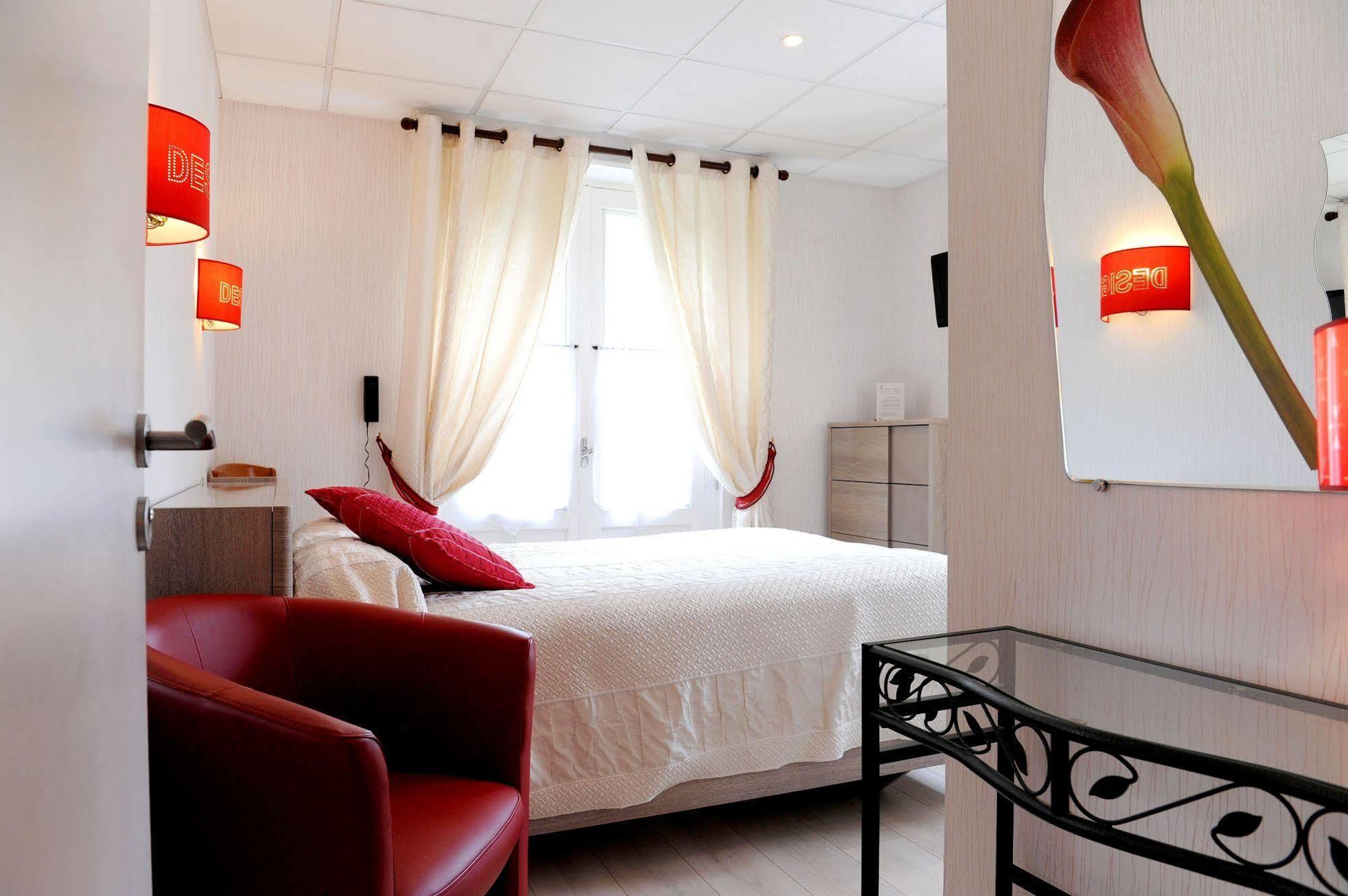 Logis Hotel L'Ayguelade Bielle Exteriér fotografie